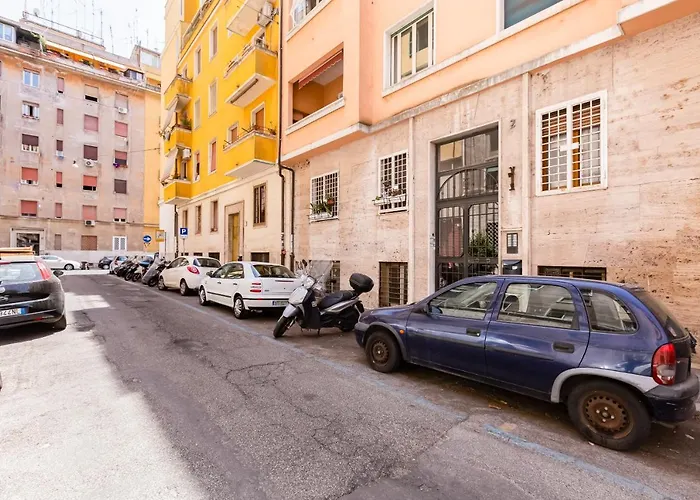 Bmga L The White Crown In Testaccio Apartament
