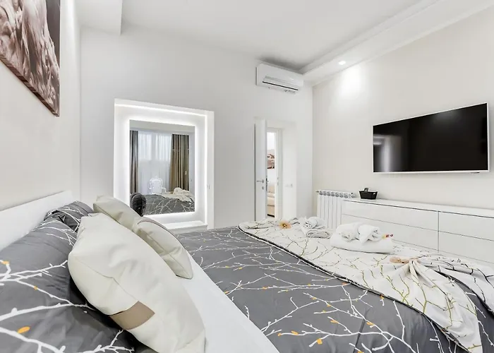 Bmga L The White Crown In Testaccio Apartament Rzym