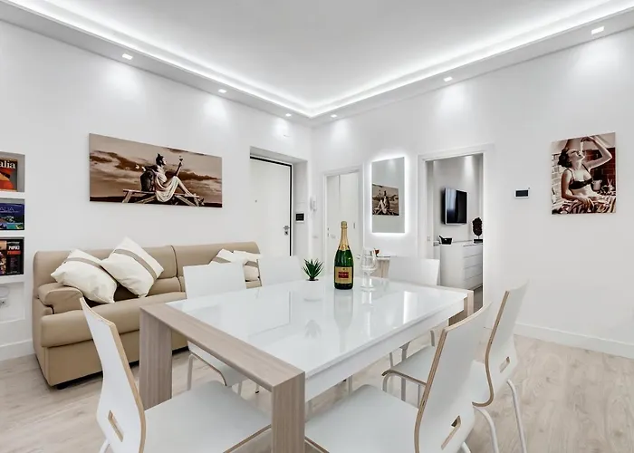 Bmga L The White Crown In Testaccio Apartament